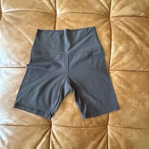 Athleta Charcoal Transcend Bike Shorts 7”